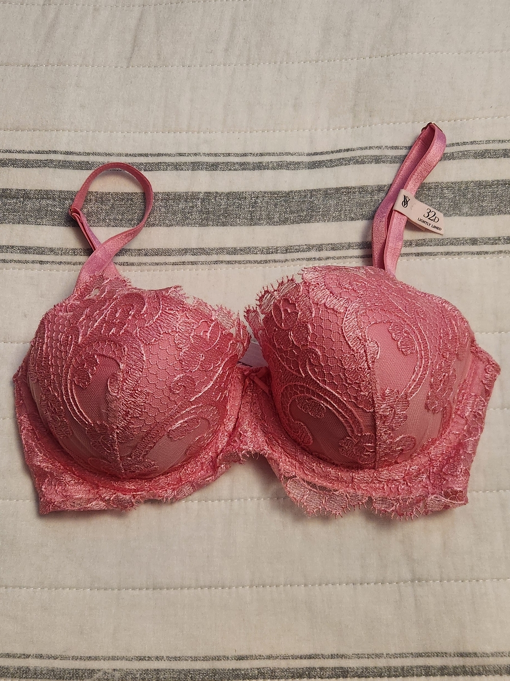 Victoria's Secret Pink Lace Underwire Bra - 32D